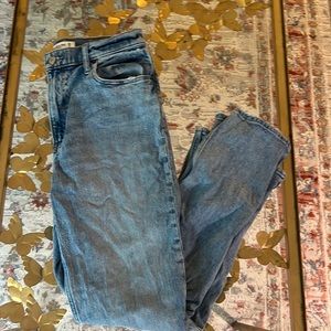 Abercrombie & Fitch Straight Ultra High Rise 28/6s